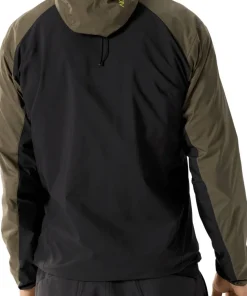 Arc'teryx Men's Squamish Hoody Spotlight