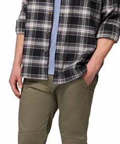 Columbia Men's Flare Gun Stretch Flannel Black Two Lane Tartan