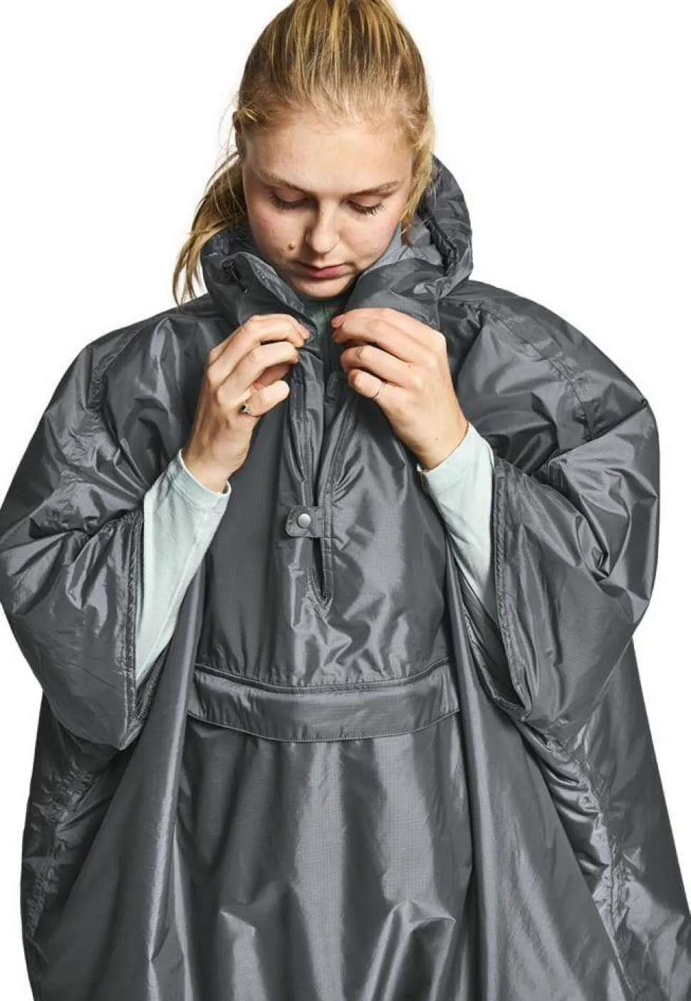 Helsport Pro Fjell Poncho Insulated Dark Shadow / Ruby Red