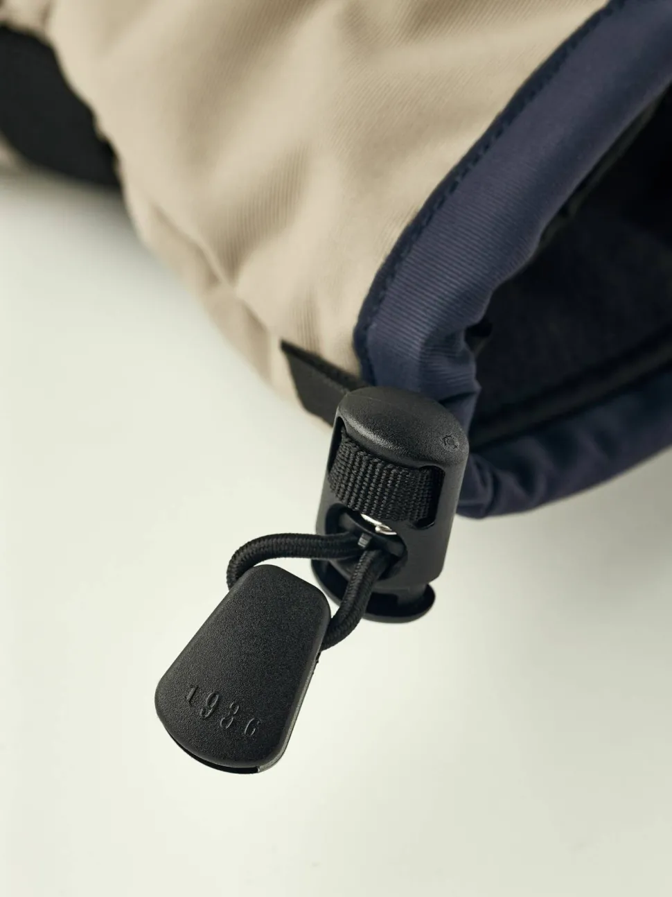 Hestra Gauntlet Sr. - 5 Finger Dark Navy/Beige