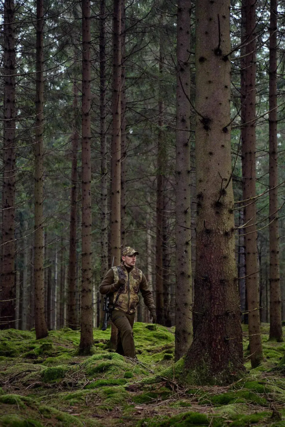 Härkila Men's Deer Stalker Camo Reversible Packable Waistcoat Willow Green/Axis MSP Forest