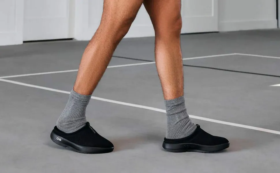 OOFOS Men's OOcoozie Sport Black
